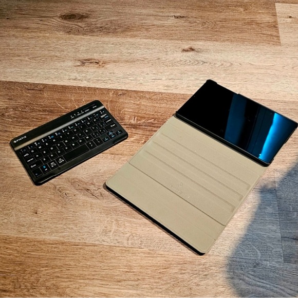 Black Tablet Keyboard Case - Picture 6 of 6